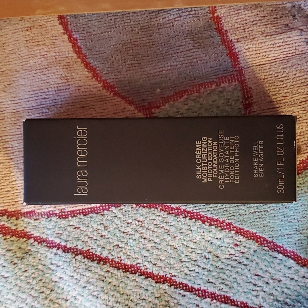 Laura Mercier Moisturizing Photo Edition Foundation